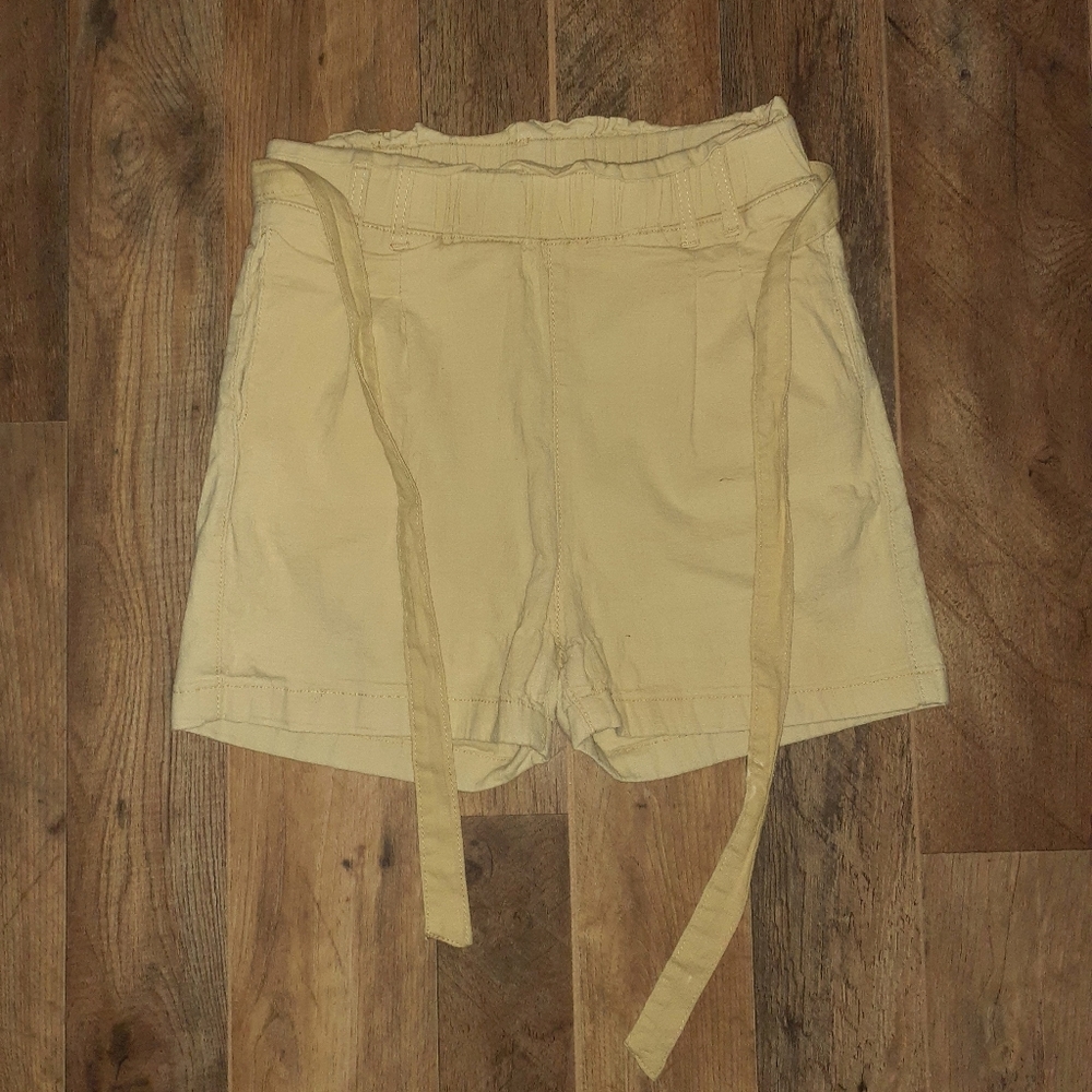 CYN by Cynthia Mehra Shorts Womans Size Medium Tan